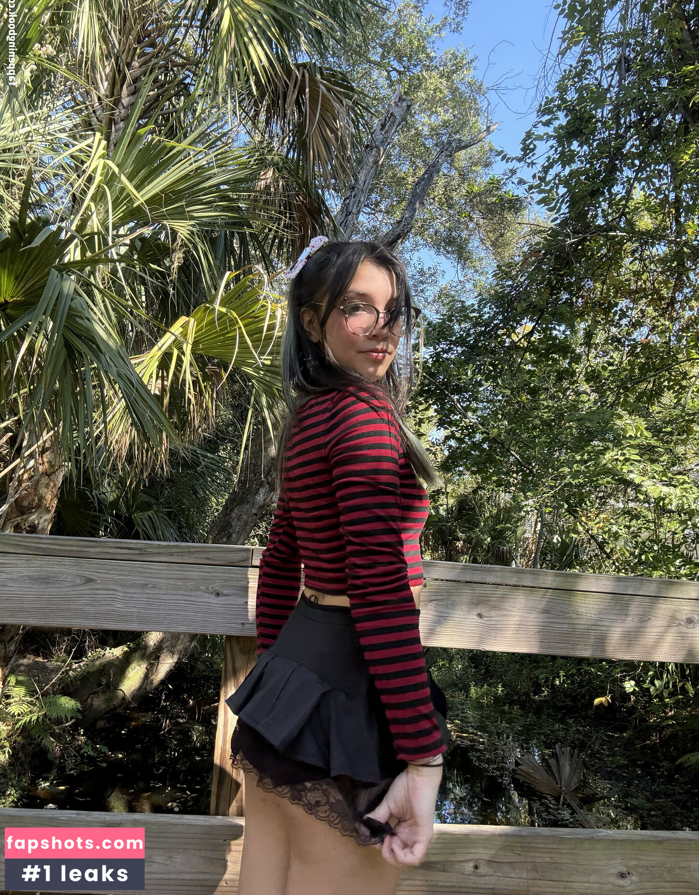 Angelina Fishtank gallery photo #7