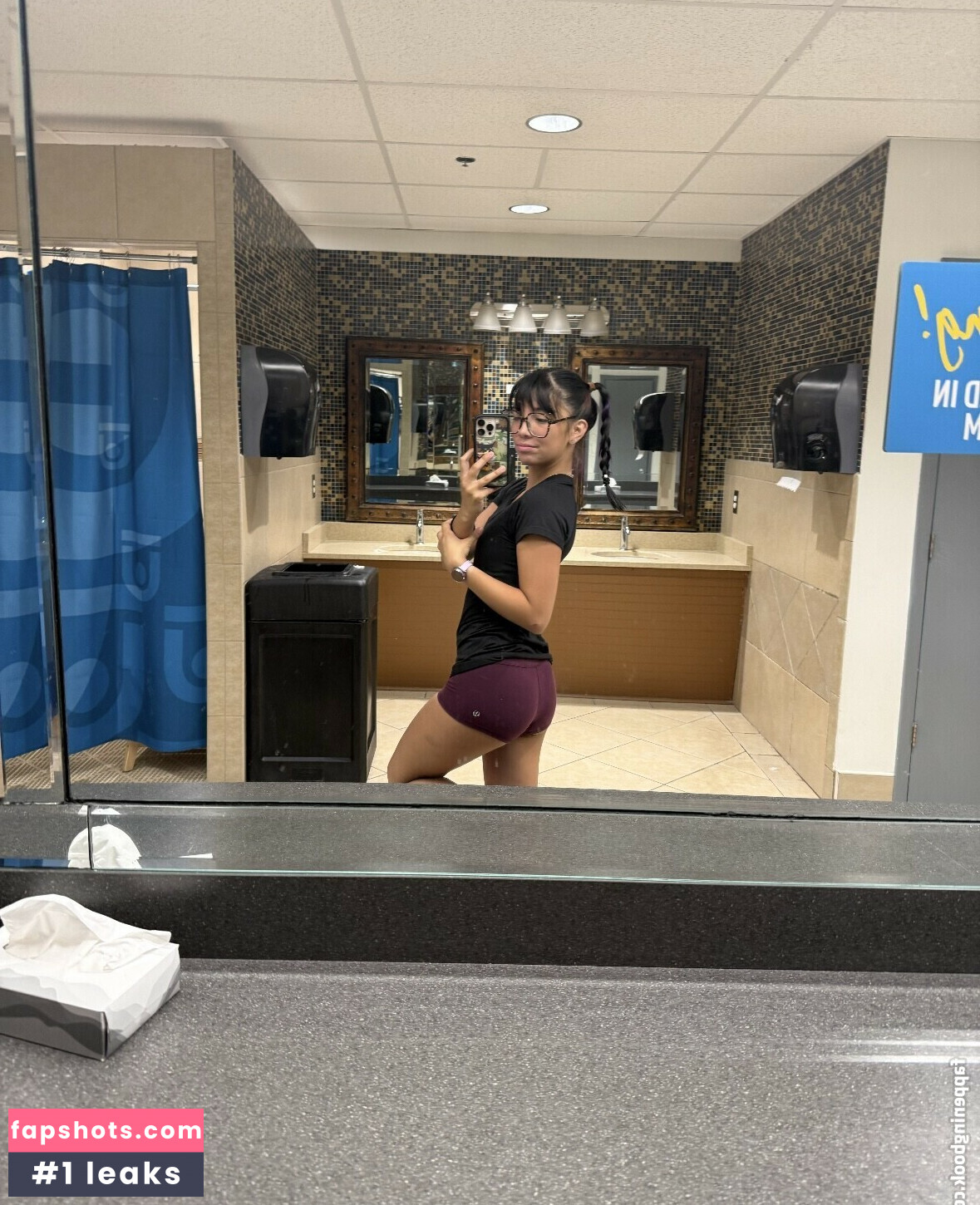 Angelina Fishtank gallery photo #67