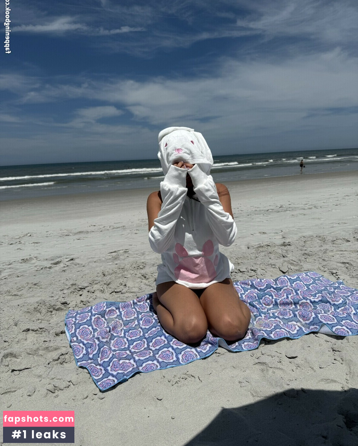 Angelina Fishtank gallery photo #74