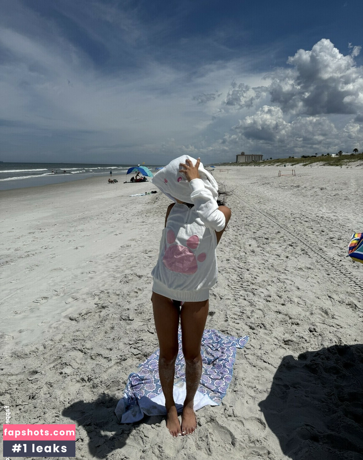 Angelina Fishtank gallery photo #75