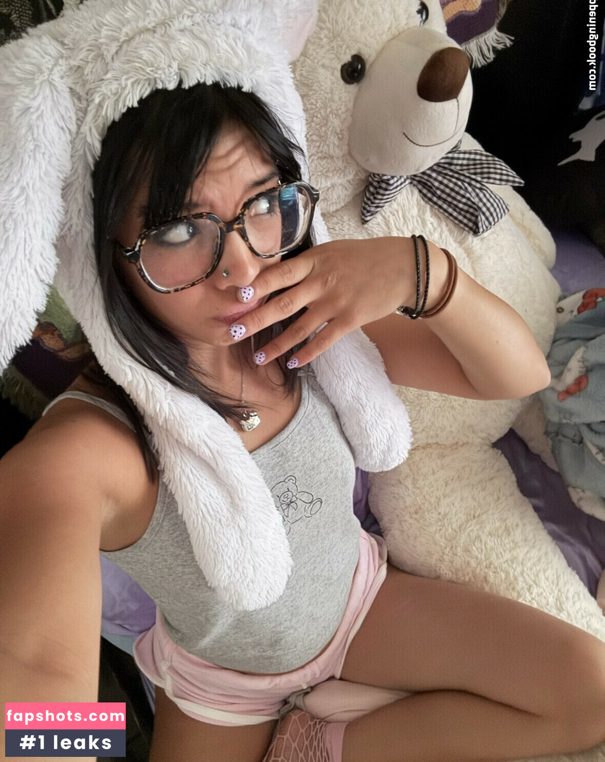 Angelina Fishtank gallery photo #77