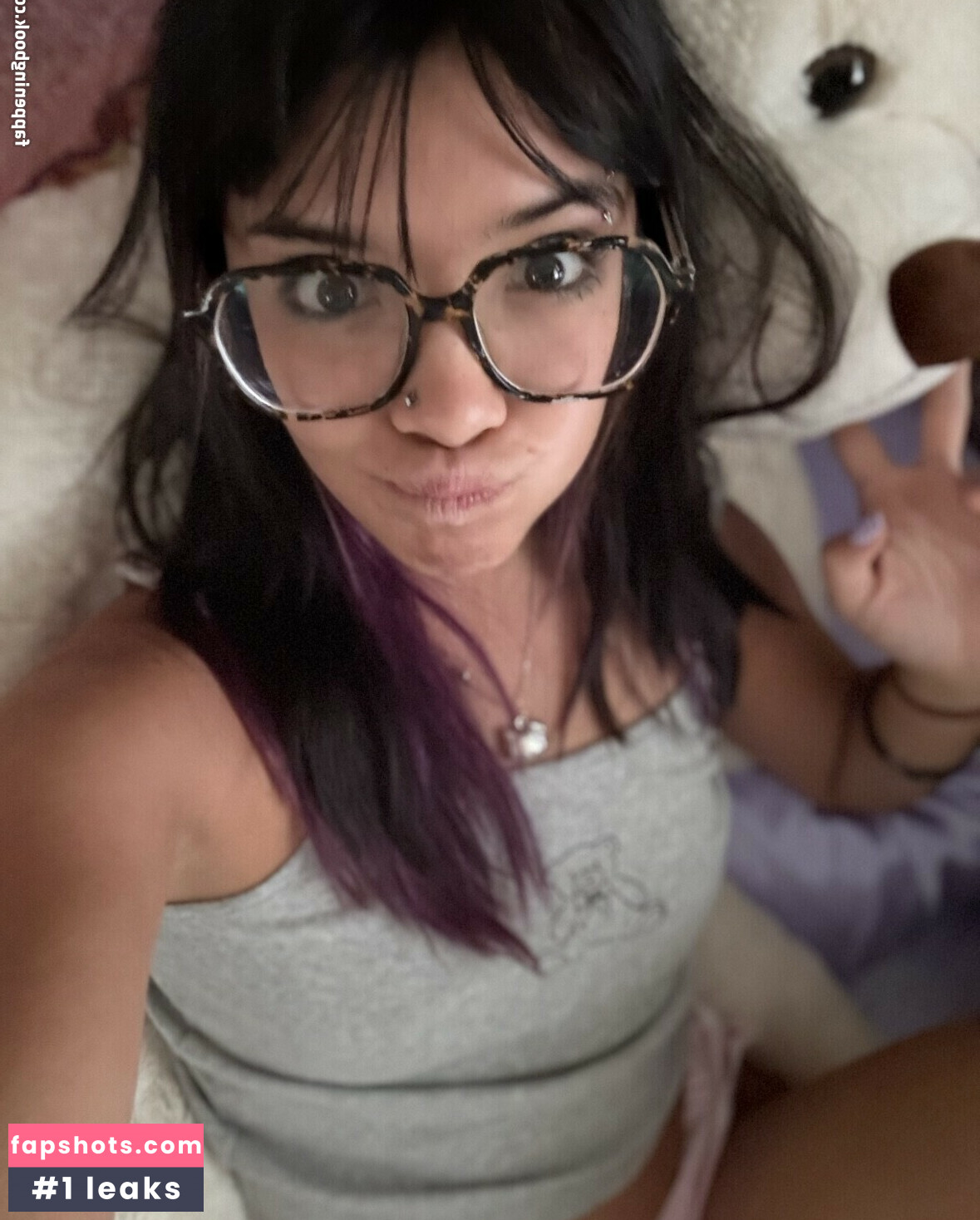 Angelina Fishtank gallery photo #79