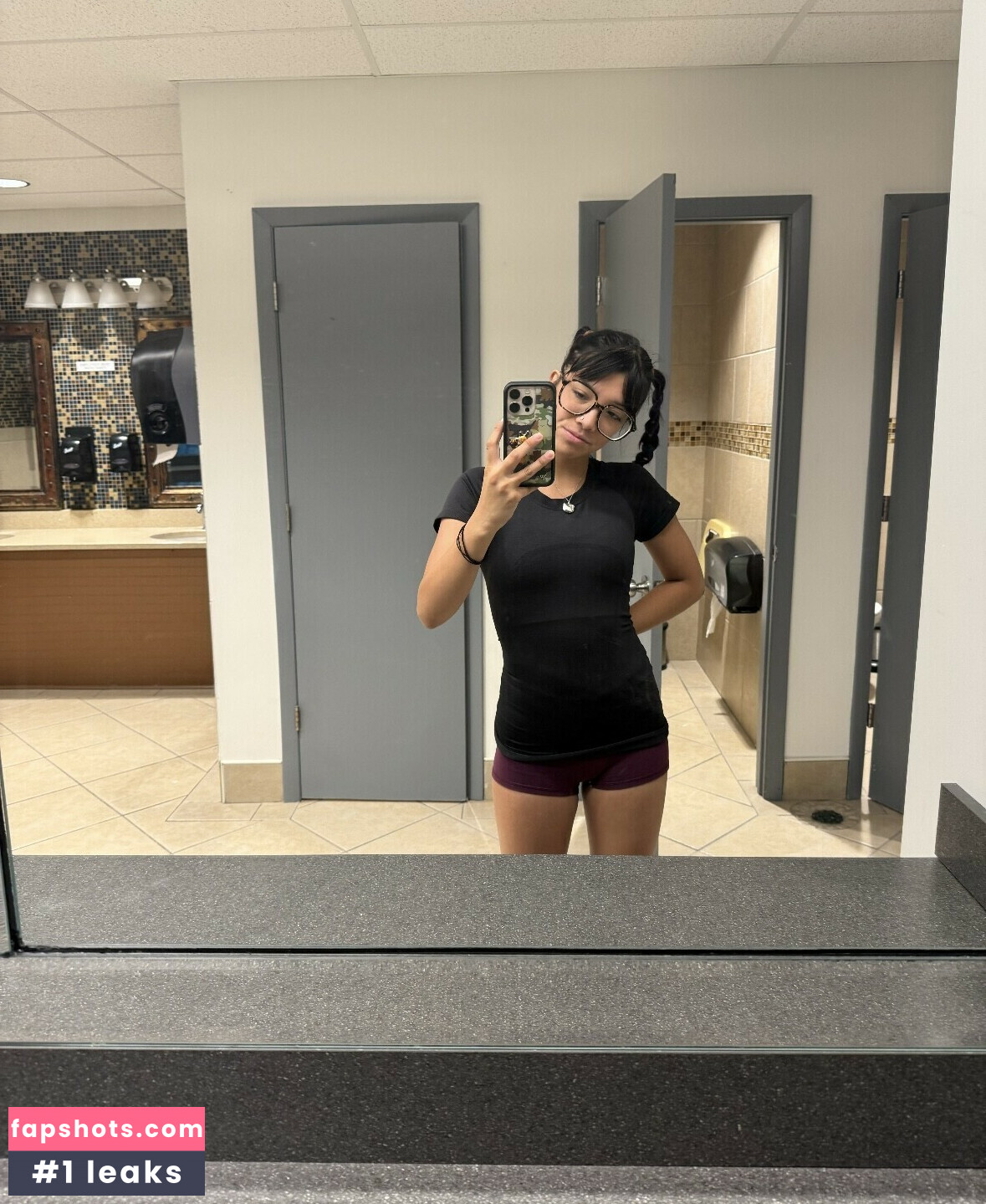 Angelina Fishtank gallery photo #80