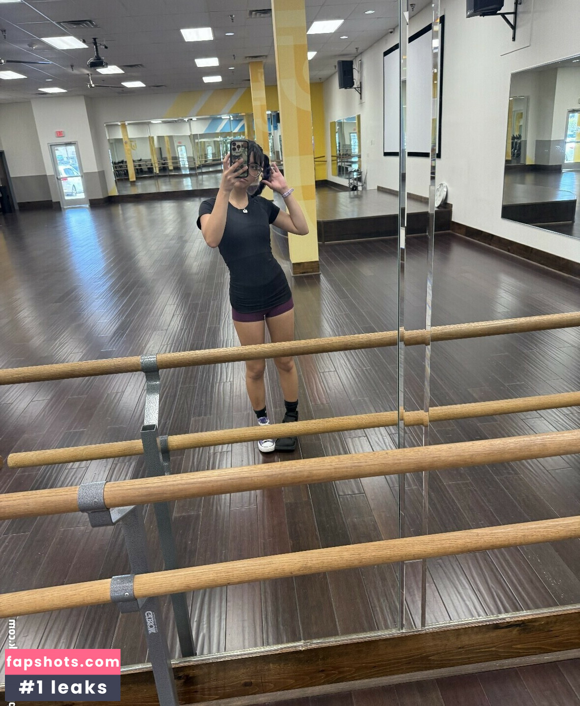 Angelina Fishtank gallery photo #81