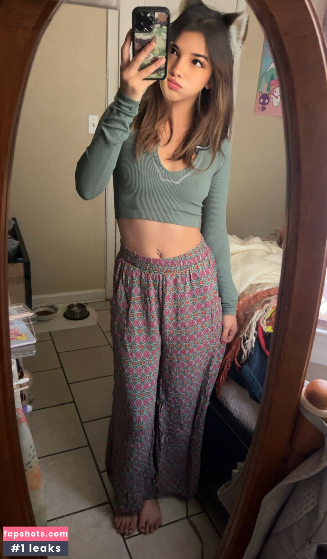 Angelina Fishtank gallery photo #10