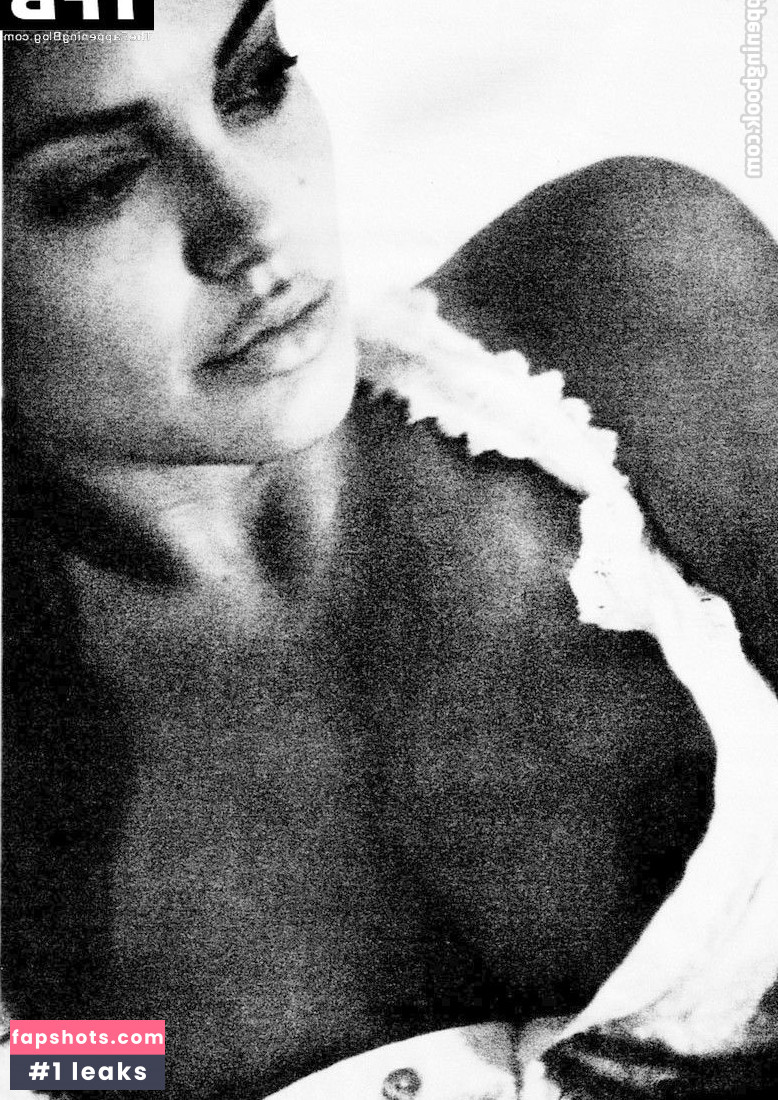 Angelina Jolie gallery photo #195