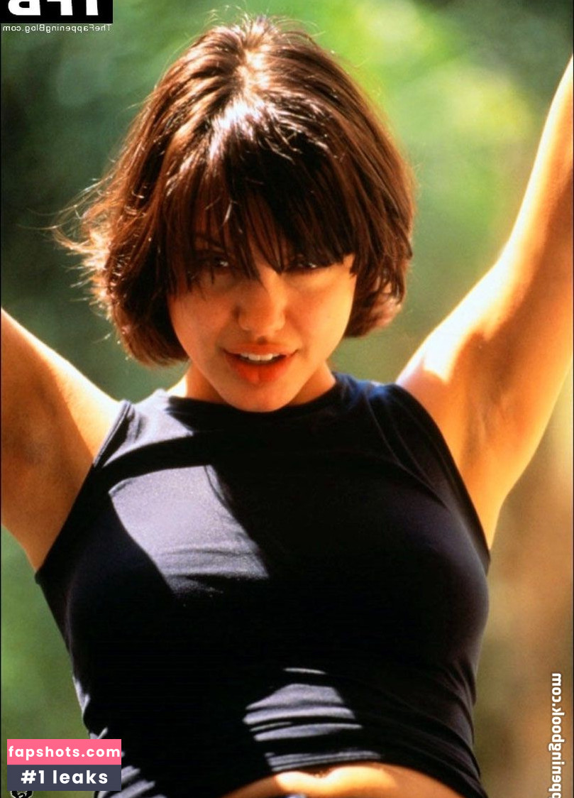 Angelina Jolie gallery photo #197