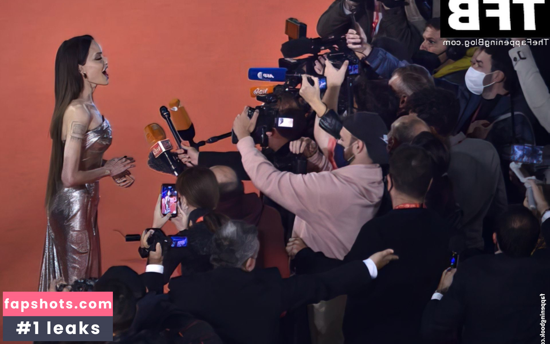 Angelina Jolie gallery photo #265