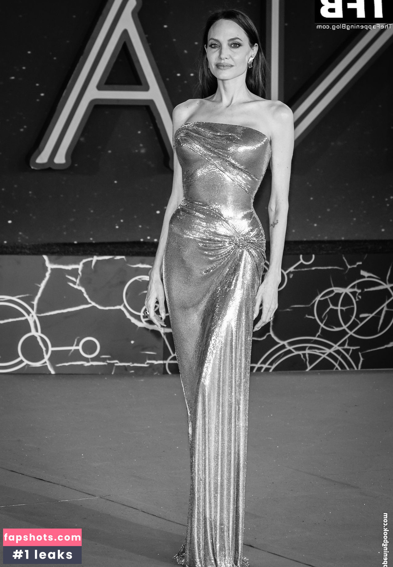 Angelina Jolie gallery photo #268