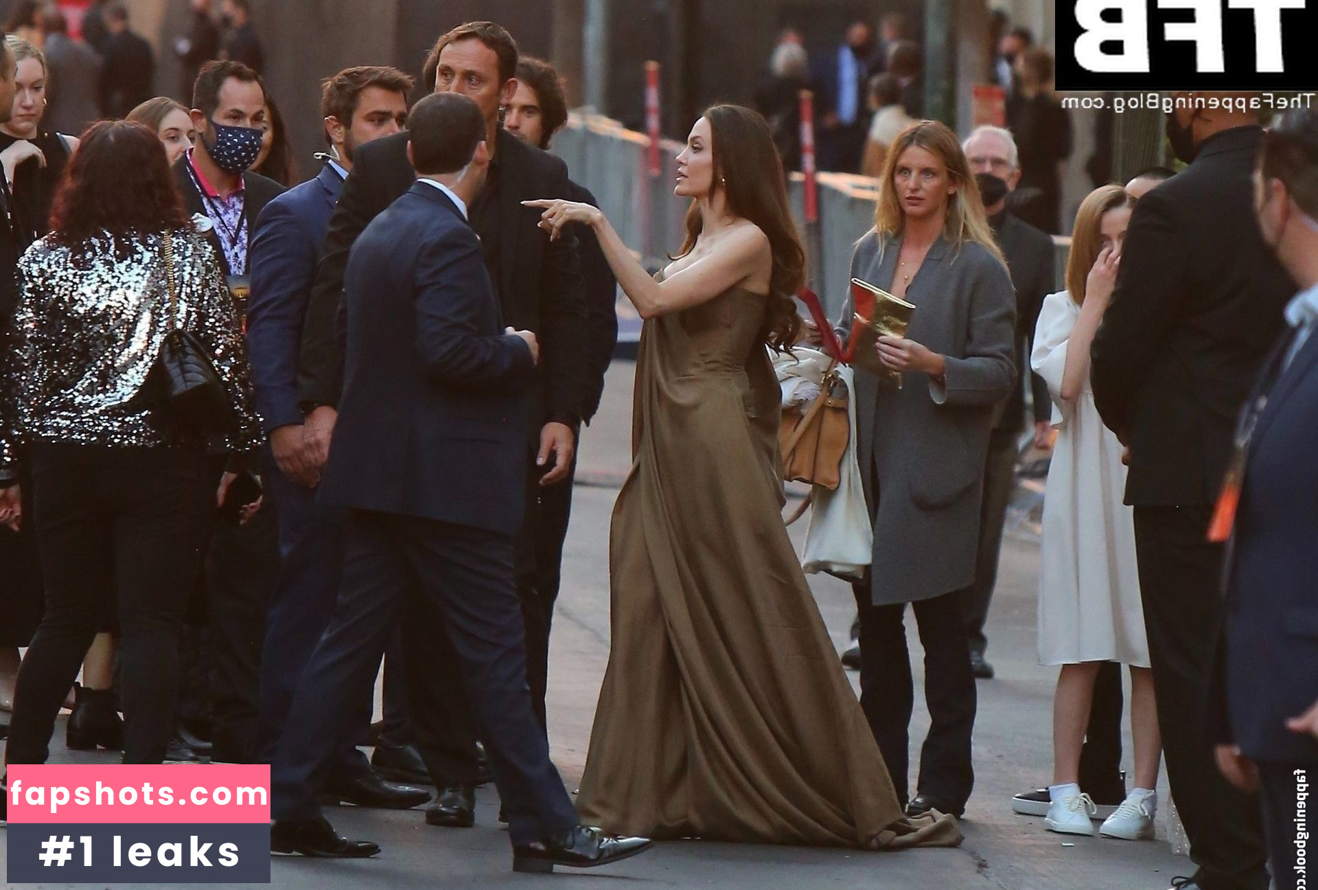 Angelina Jolie gallery photo #287