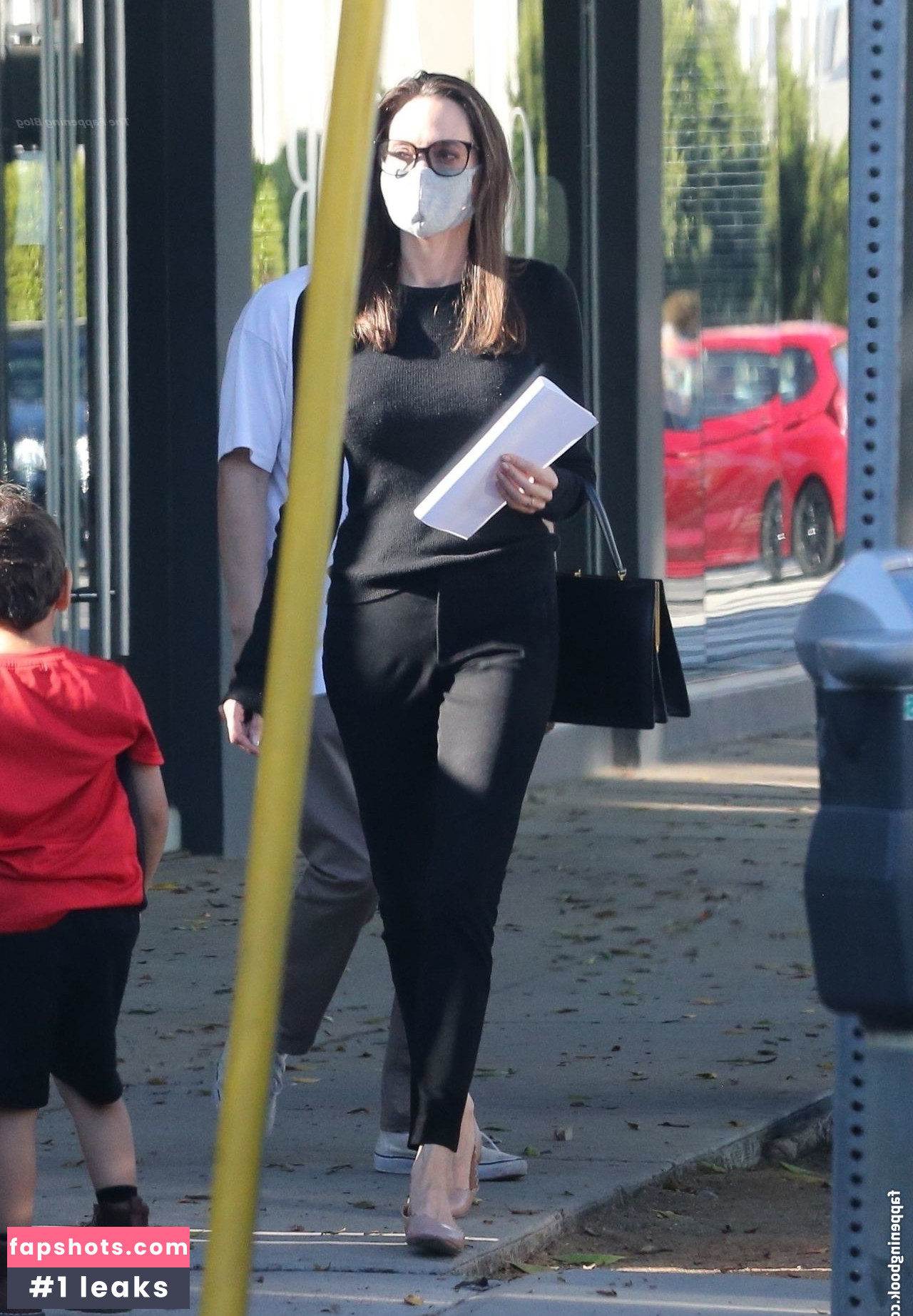 Angelina Jolie gallery photo #301