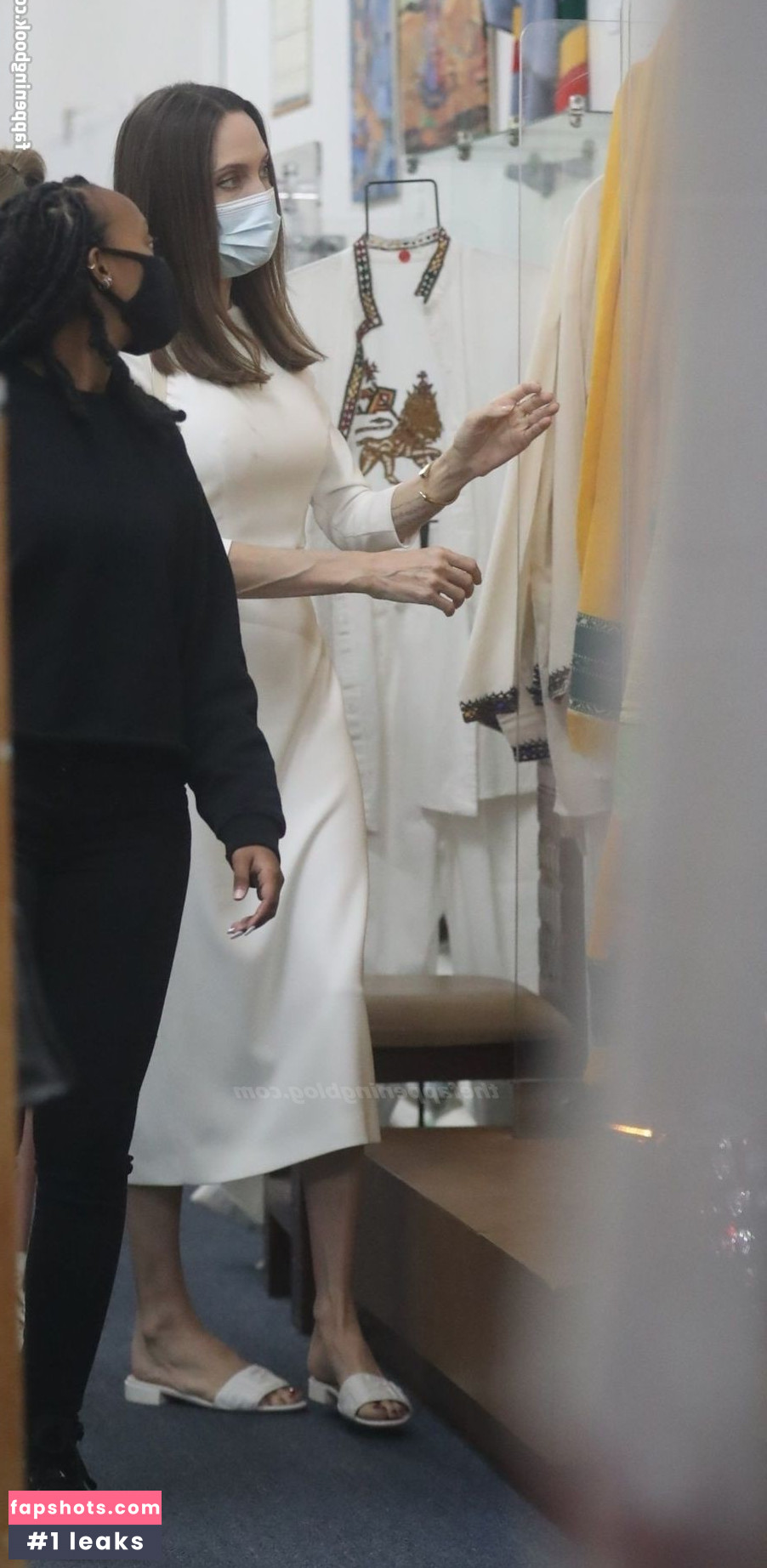 Angelina Jolie gallery photo #313