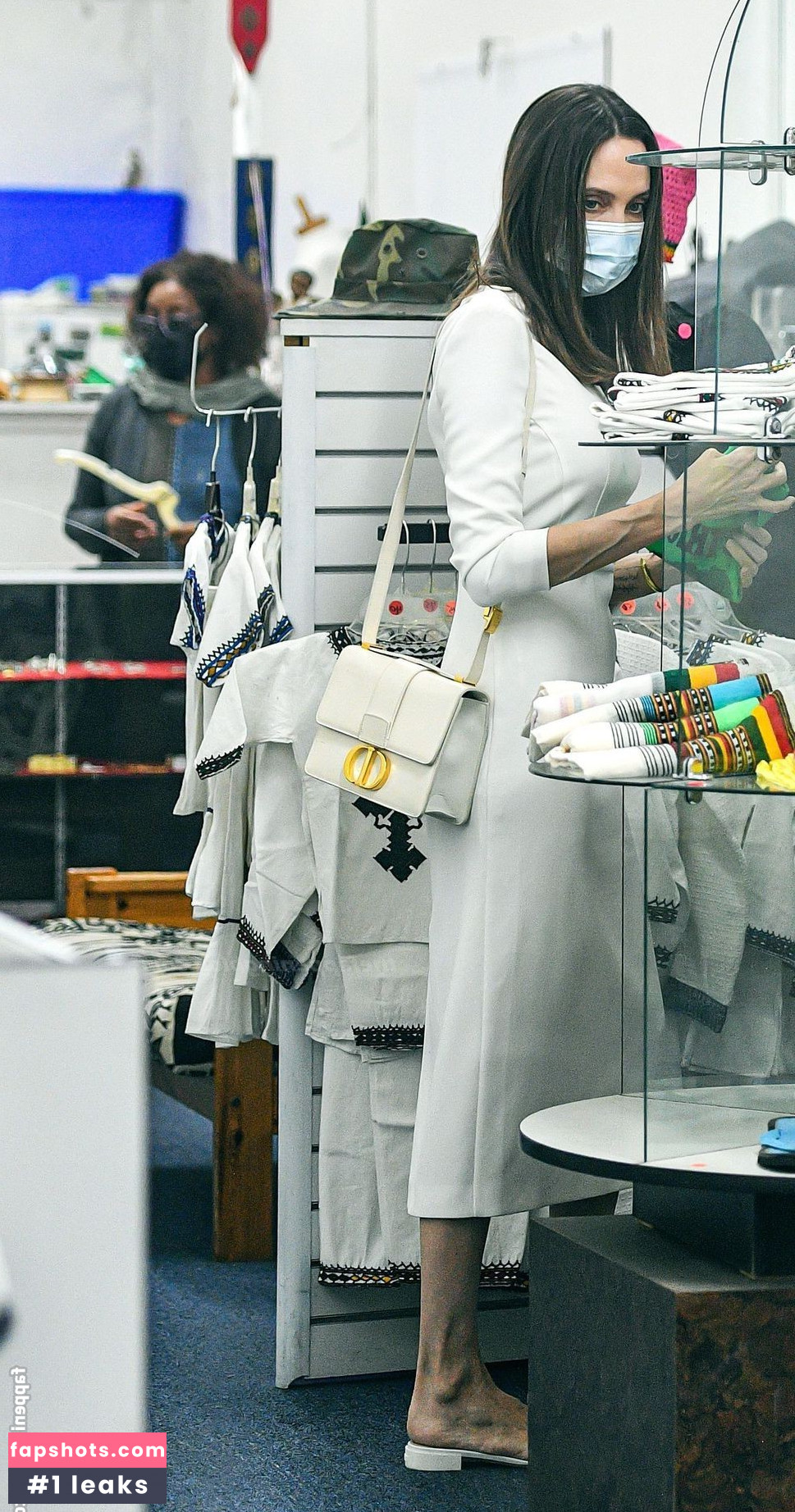 Angelina Jolie gallery photo #316