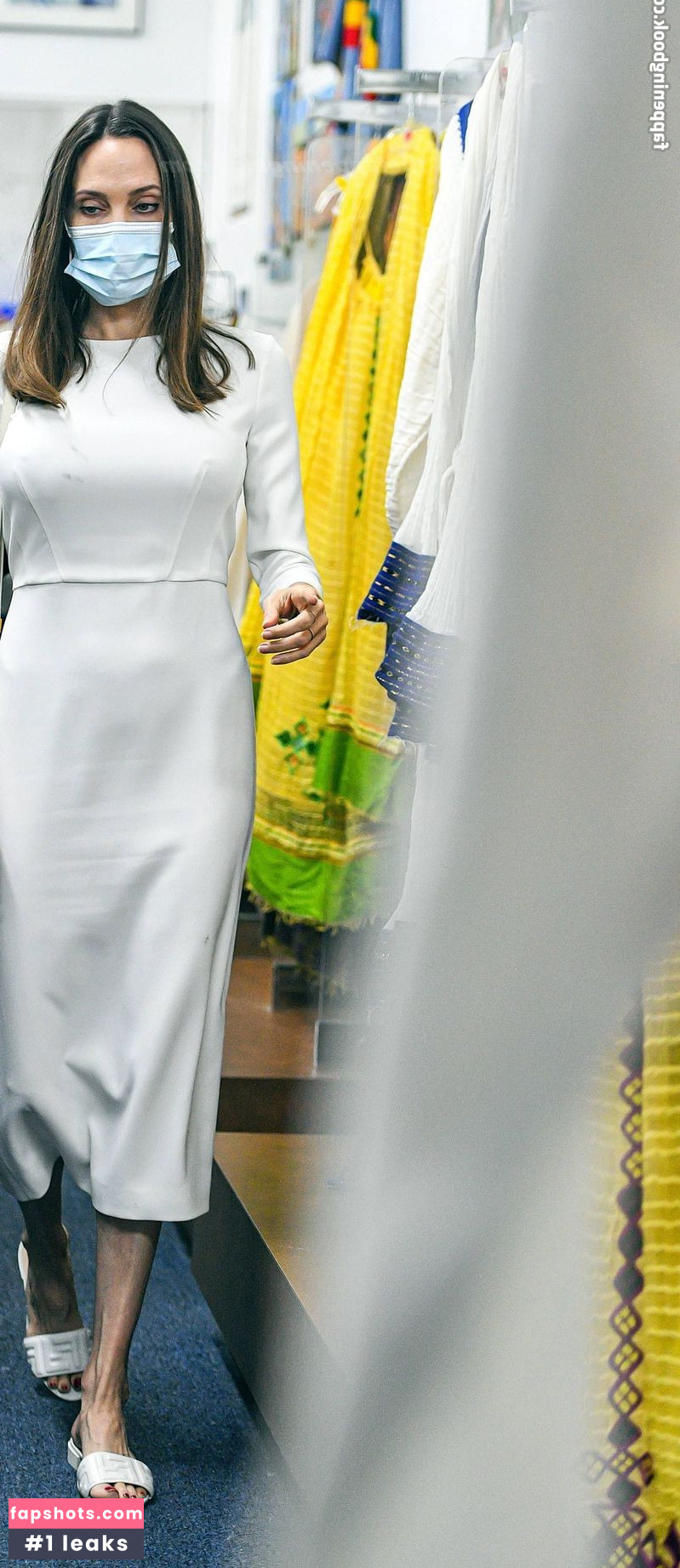 Angelina Jolie gallery photo #318