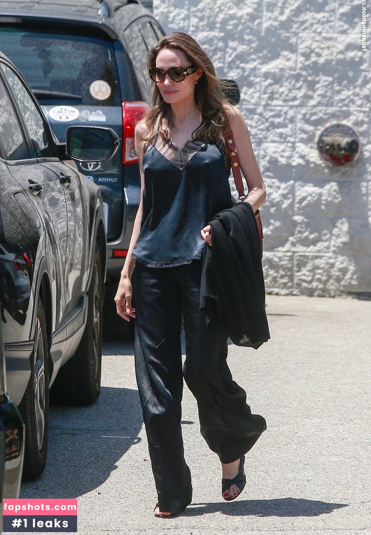 Angelina Jolie gallery photo #343