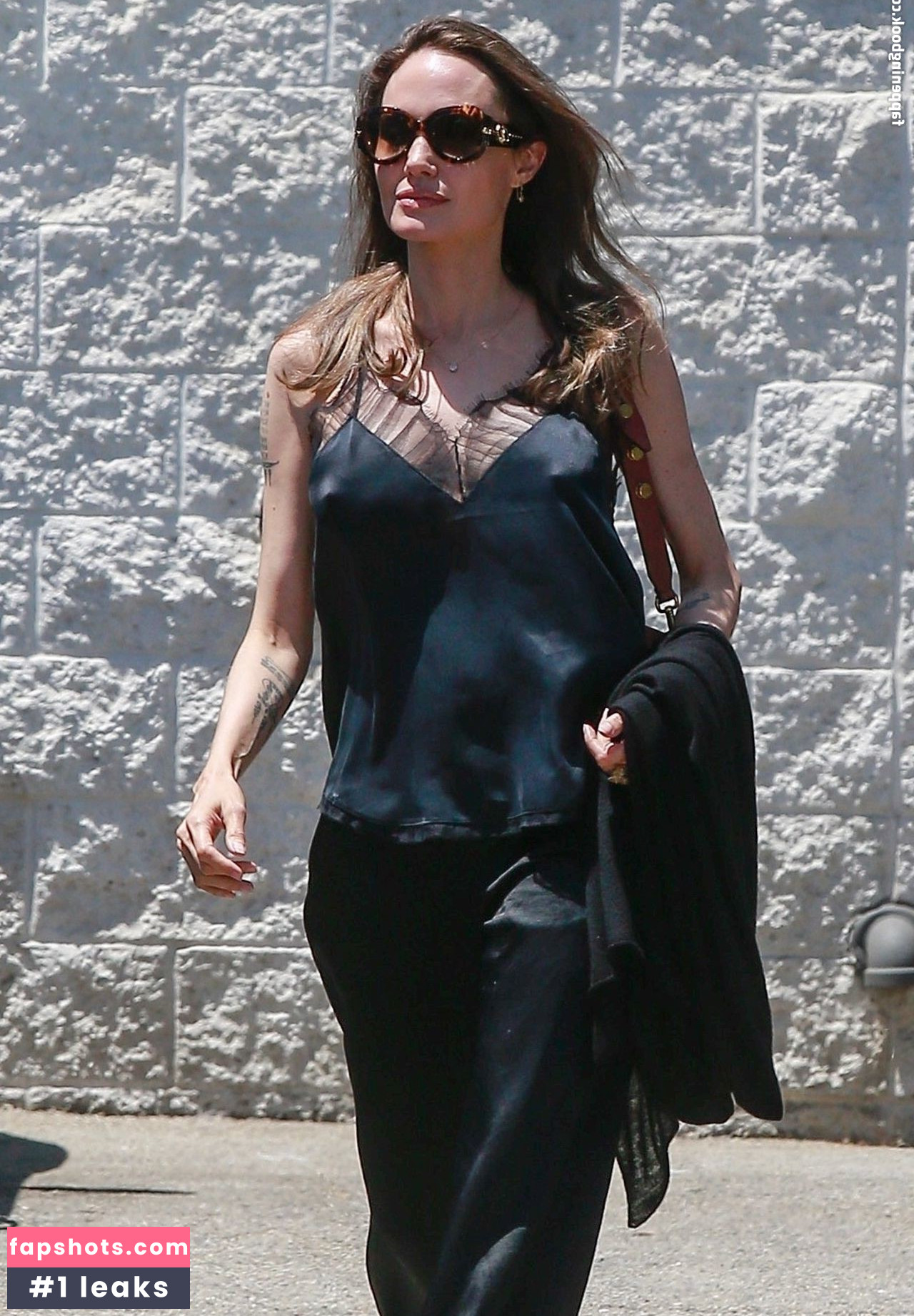 Angelina Jolie gallery photo #349