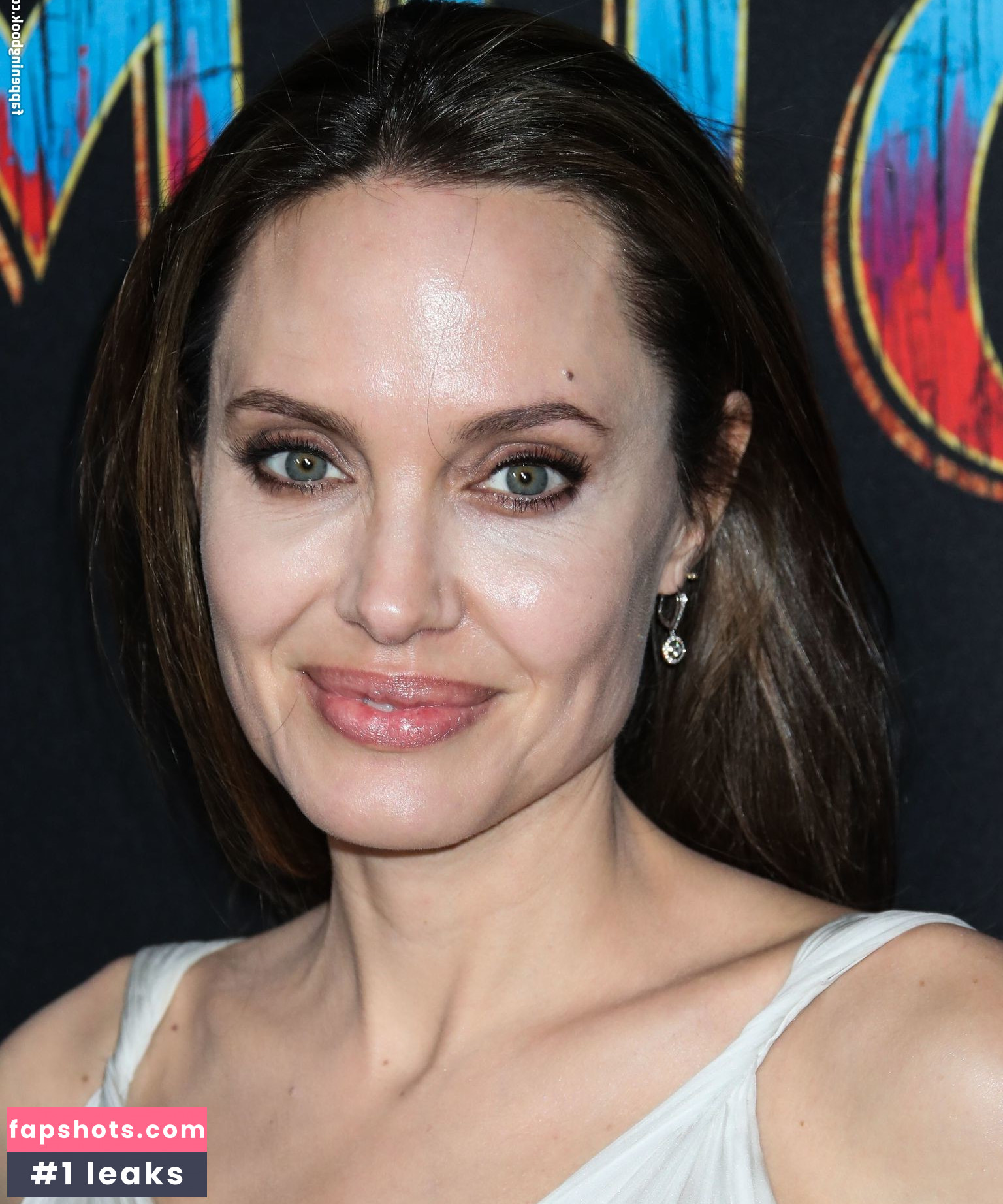 Angelina Jolie gallery photo #355