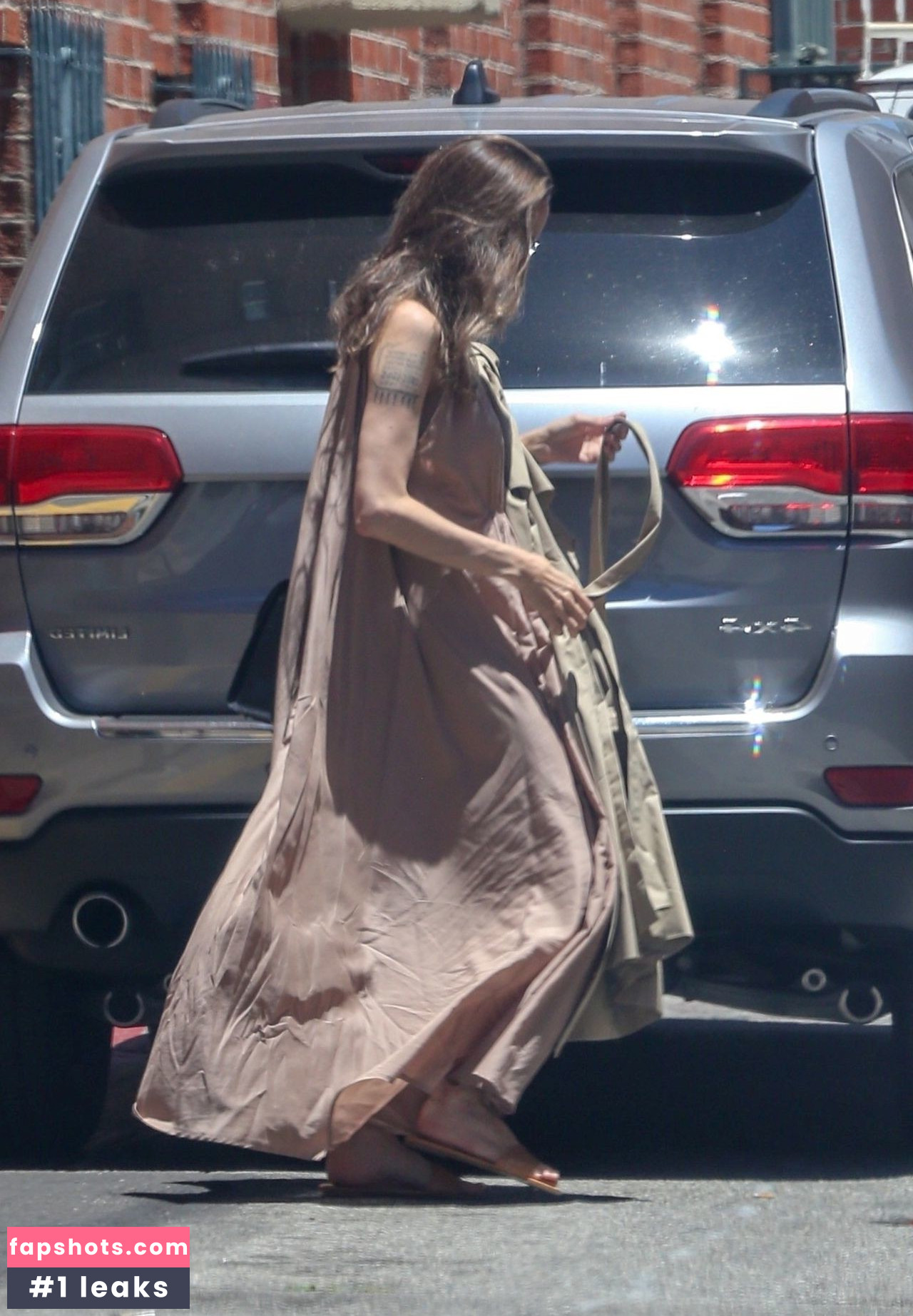 Angelina Jolie gallery photo #366