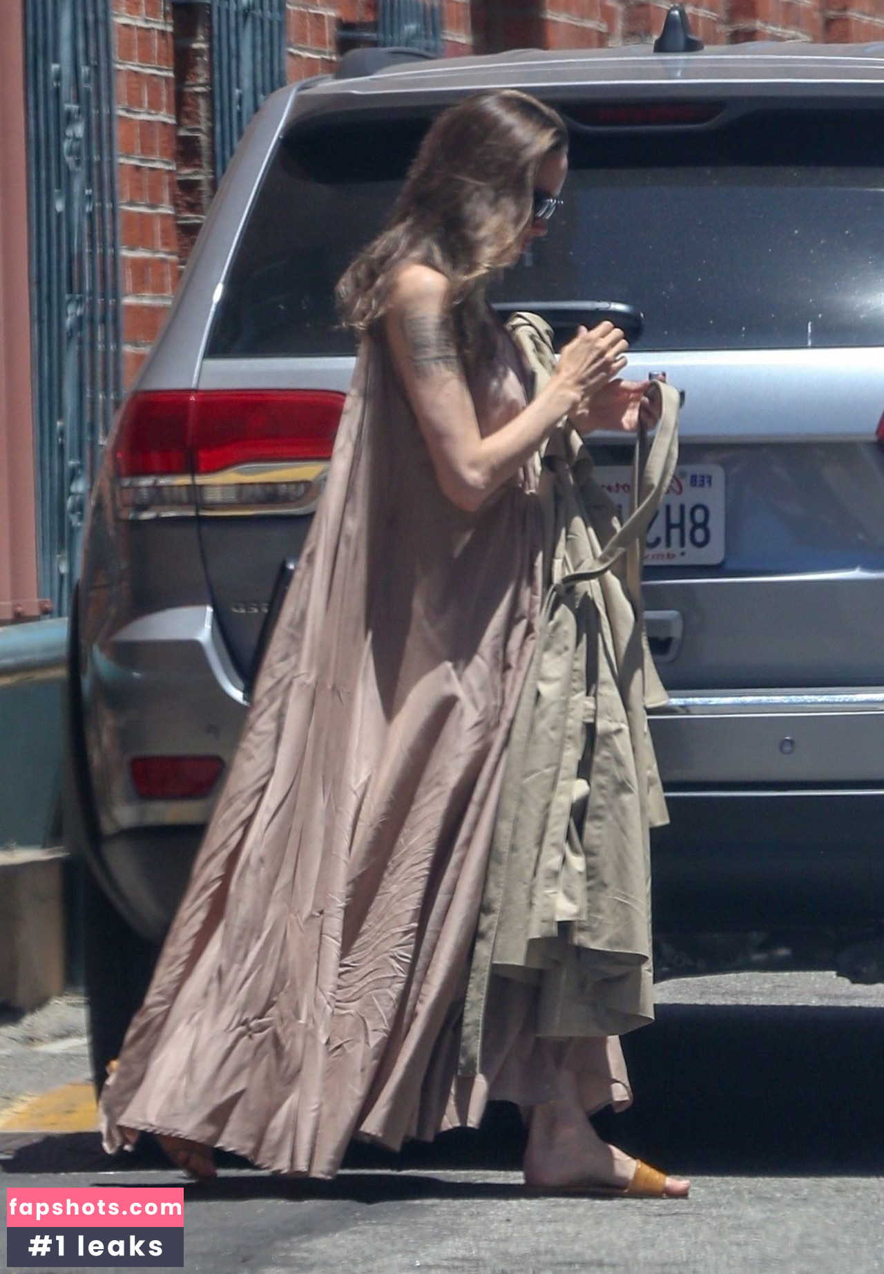 Angelina Jolie gallery photo #367