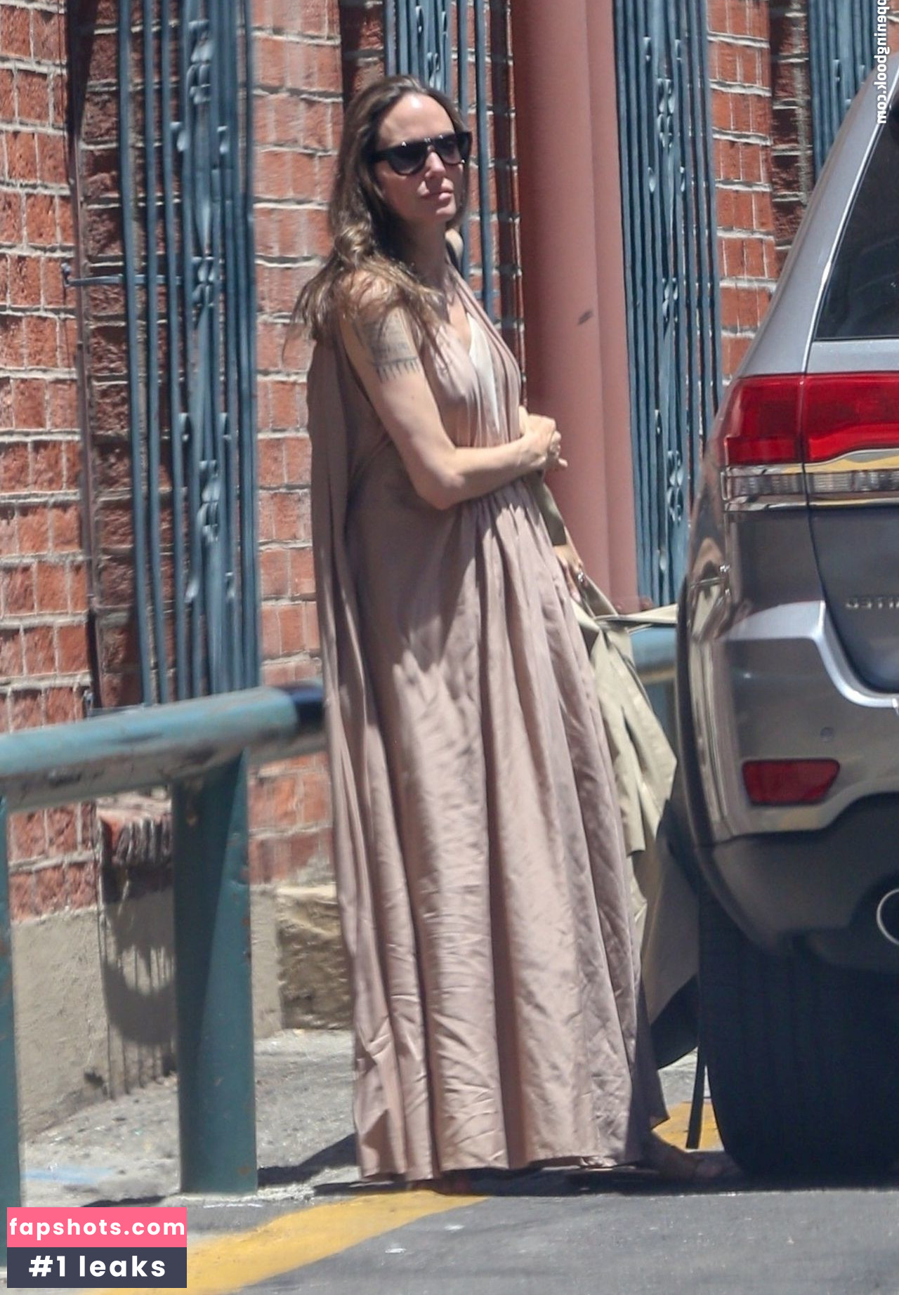 Angelina Jolie gallery photo #370