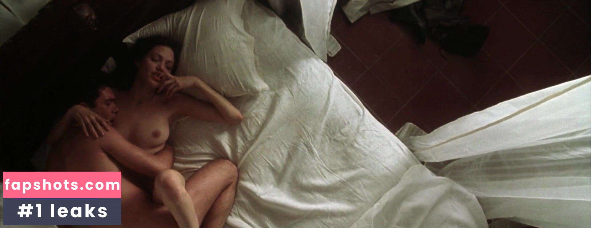 Angelina Jolie gallery photo #383