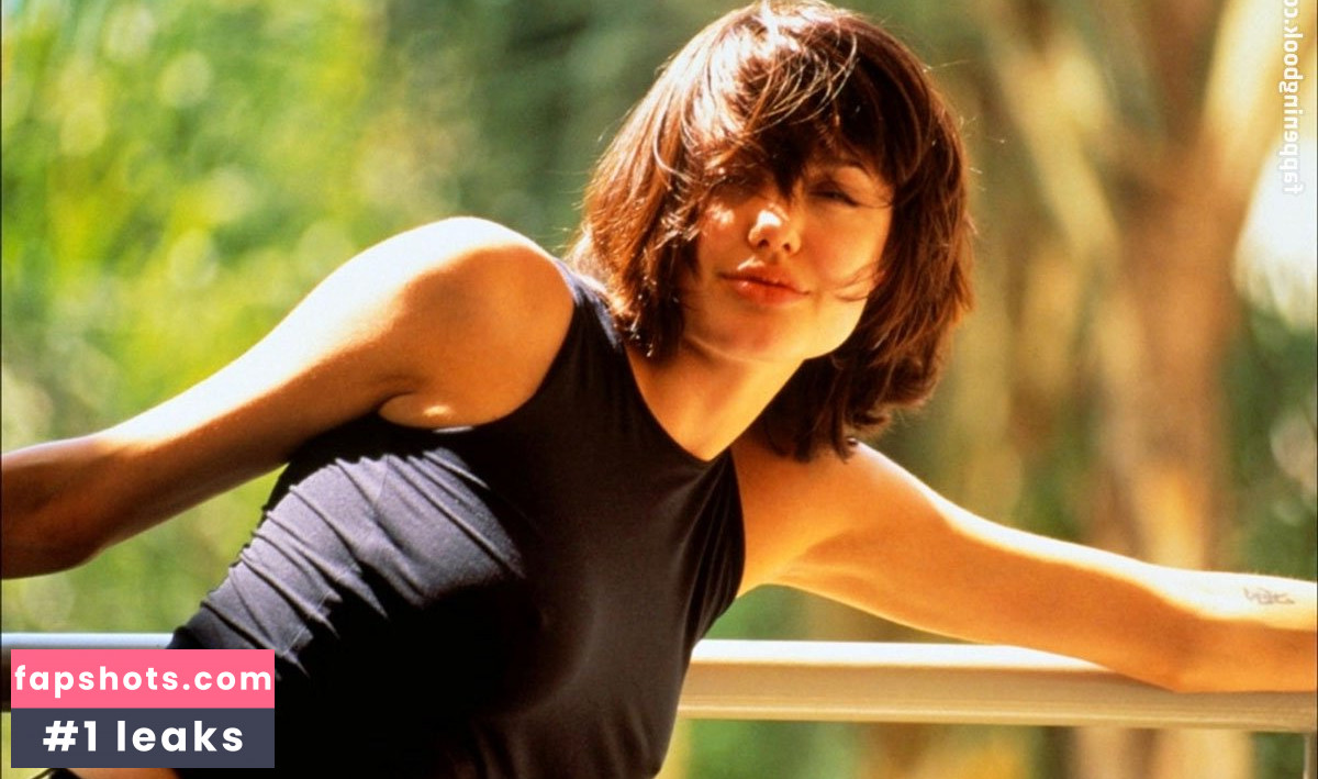 Angelina Jolie gallery photo #424