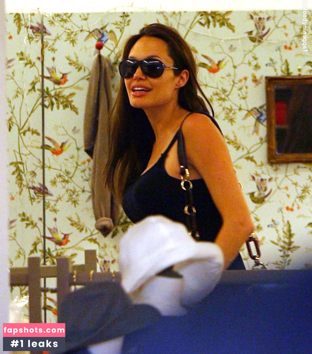 Angelina Jolie gallery photo #434