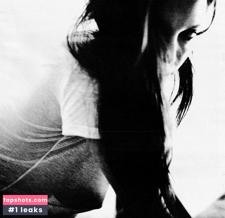 Angelina Jolie gallery photo #435