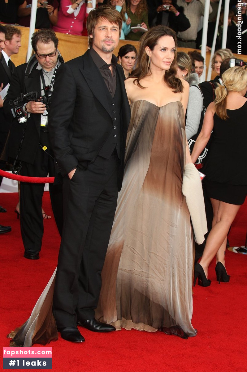 Angelina Jolie gallery photo #437