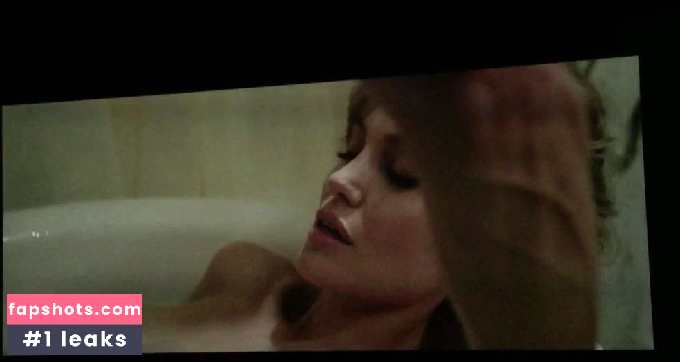 Angelina Jolie gallery photo #463