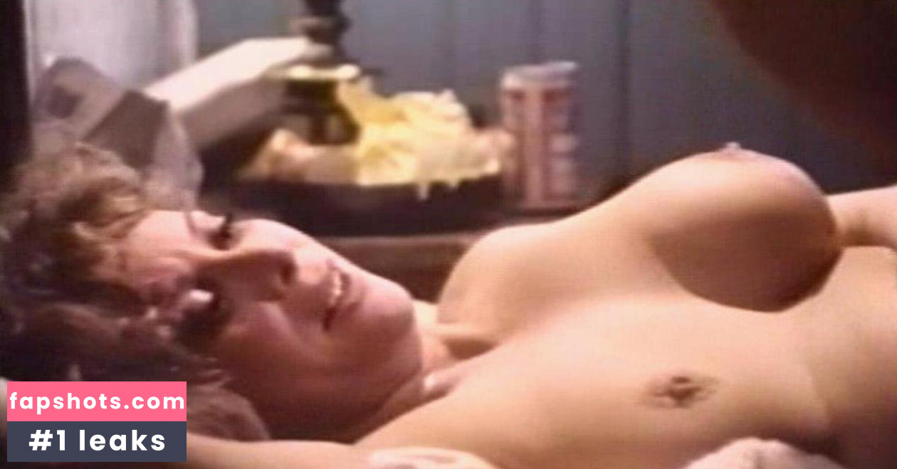 Angelique Pettyjohn gallery photo #2