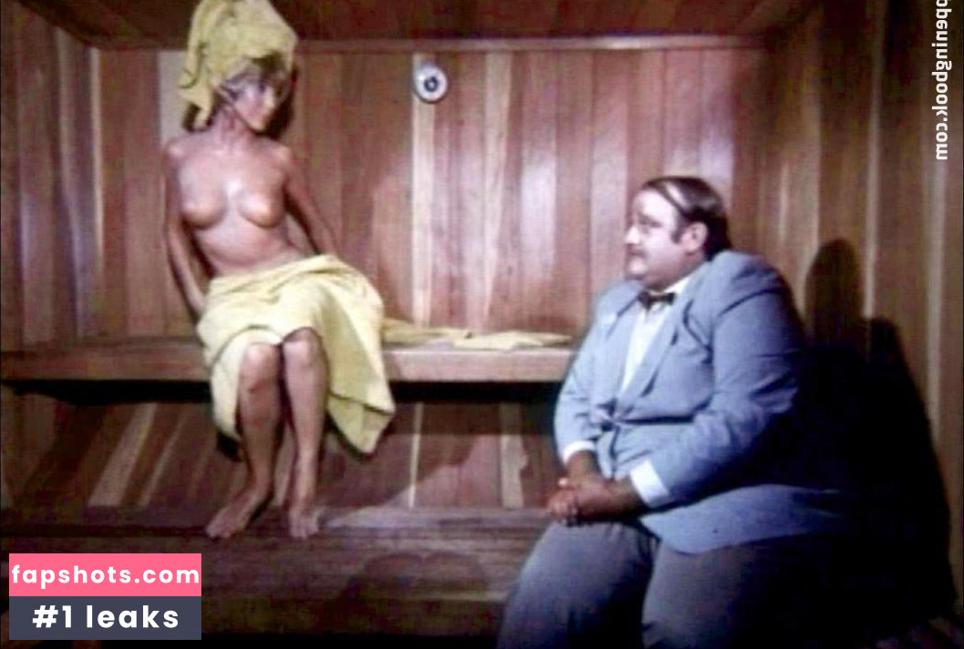 Angelique Pettyjohn gallery photo #3