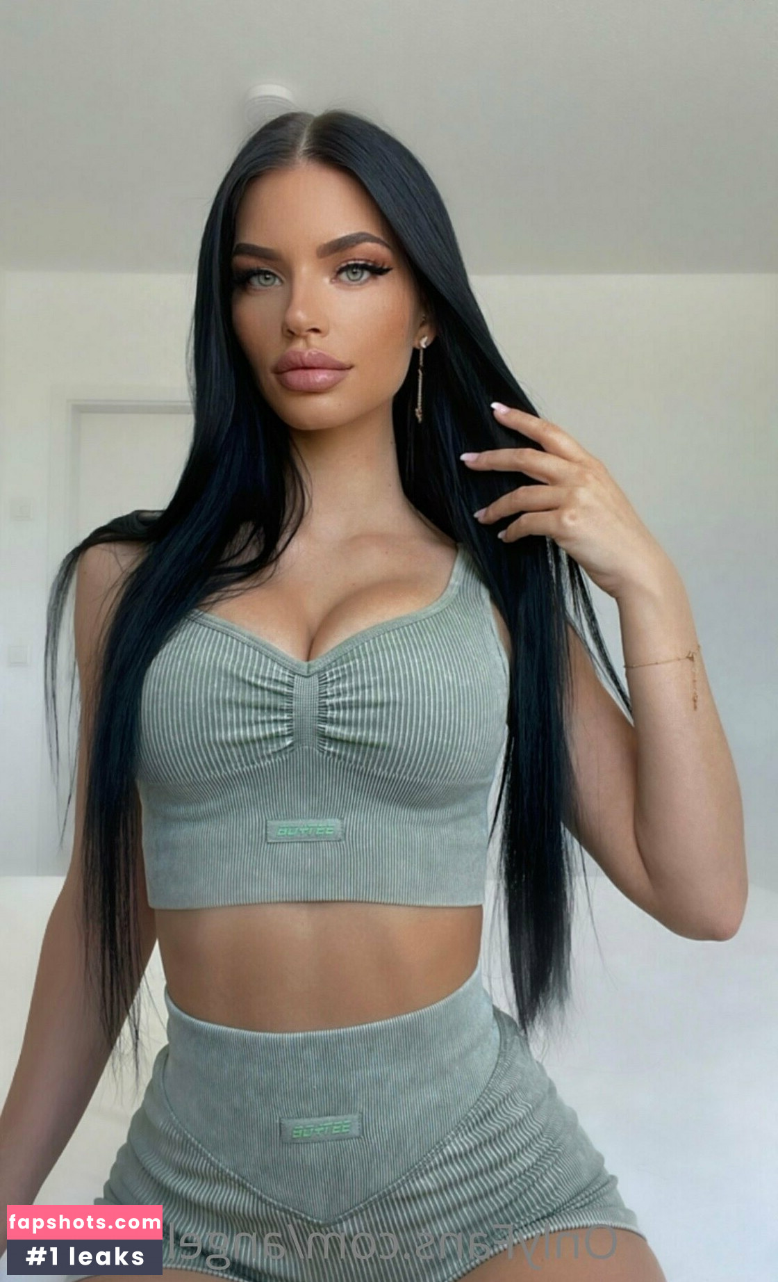 Angelique.vx gallery photo #20