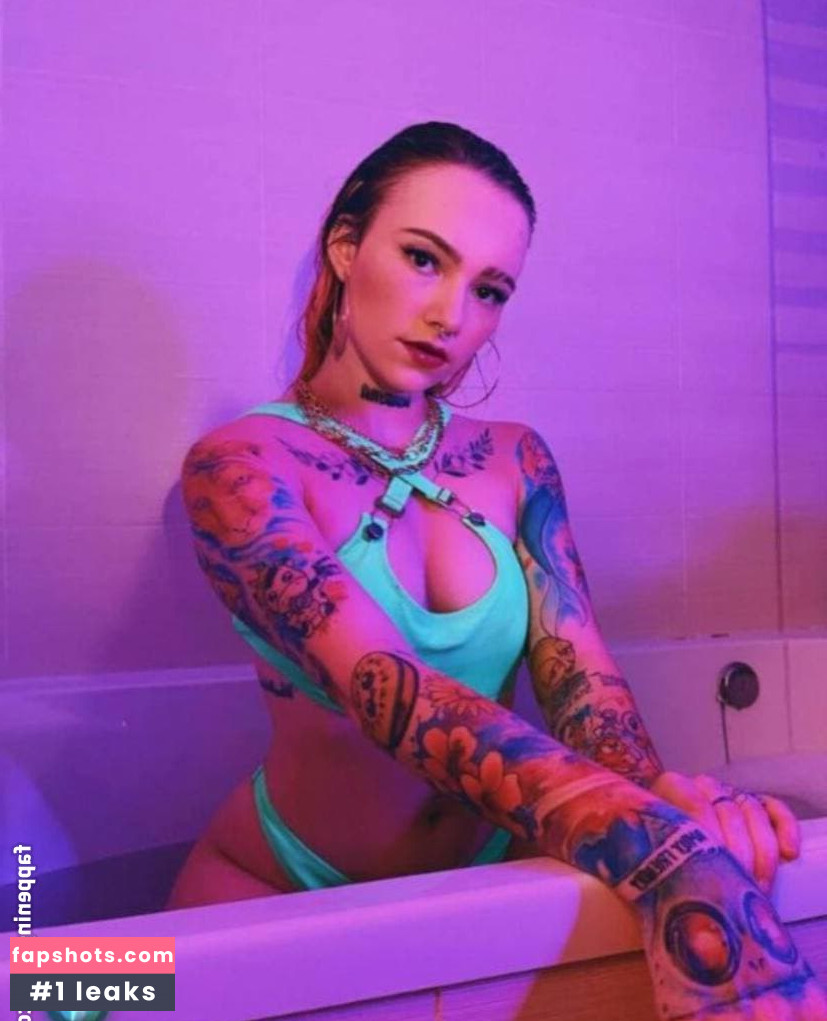 Angie Corine gallery photo #2