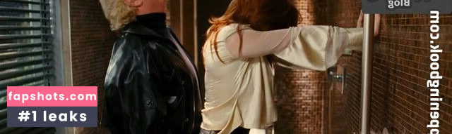 Angie Everhart gallery photo #2