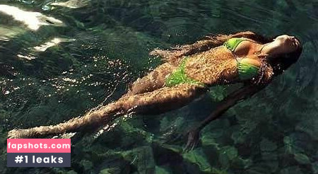 Angie Everhart gallery photo #5