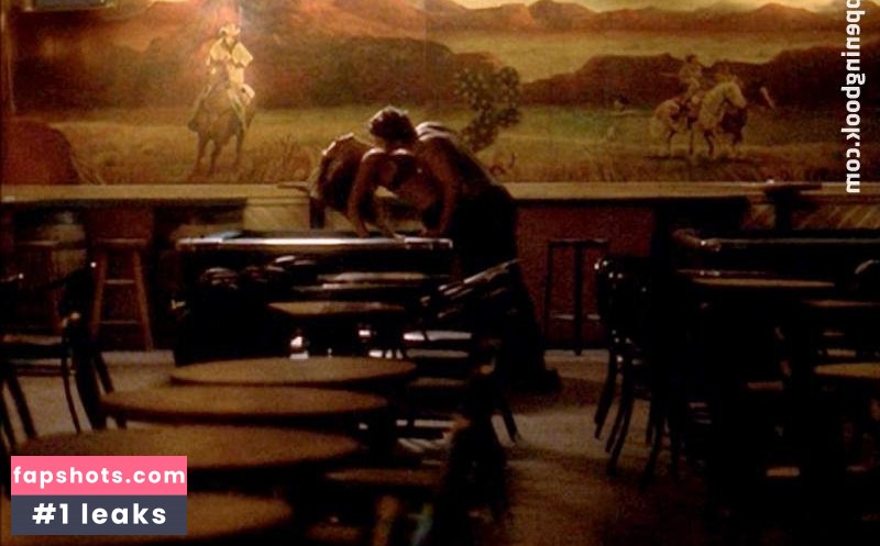 Angie Everhart gallery photo #42