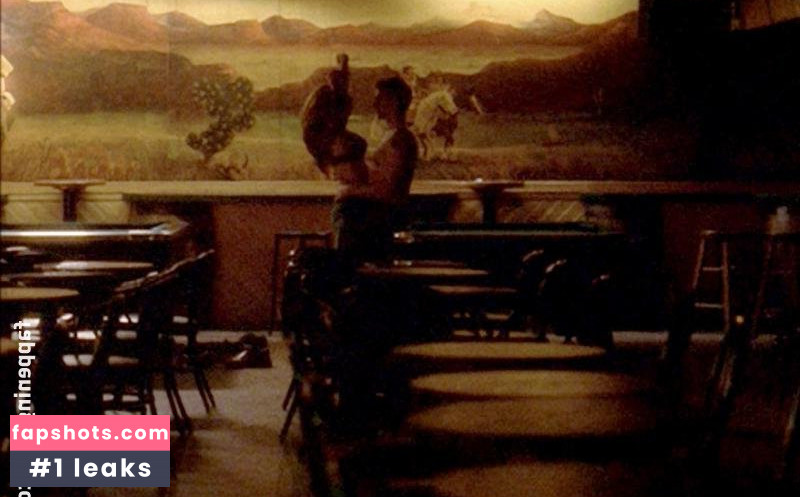 Angie Everhart gallery photo #43