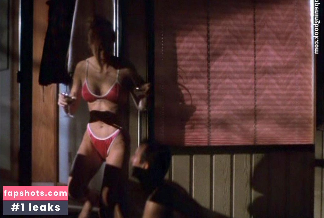 Angie Everhart gallery photo #44