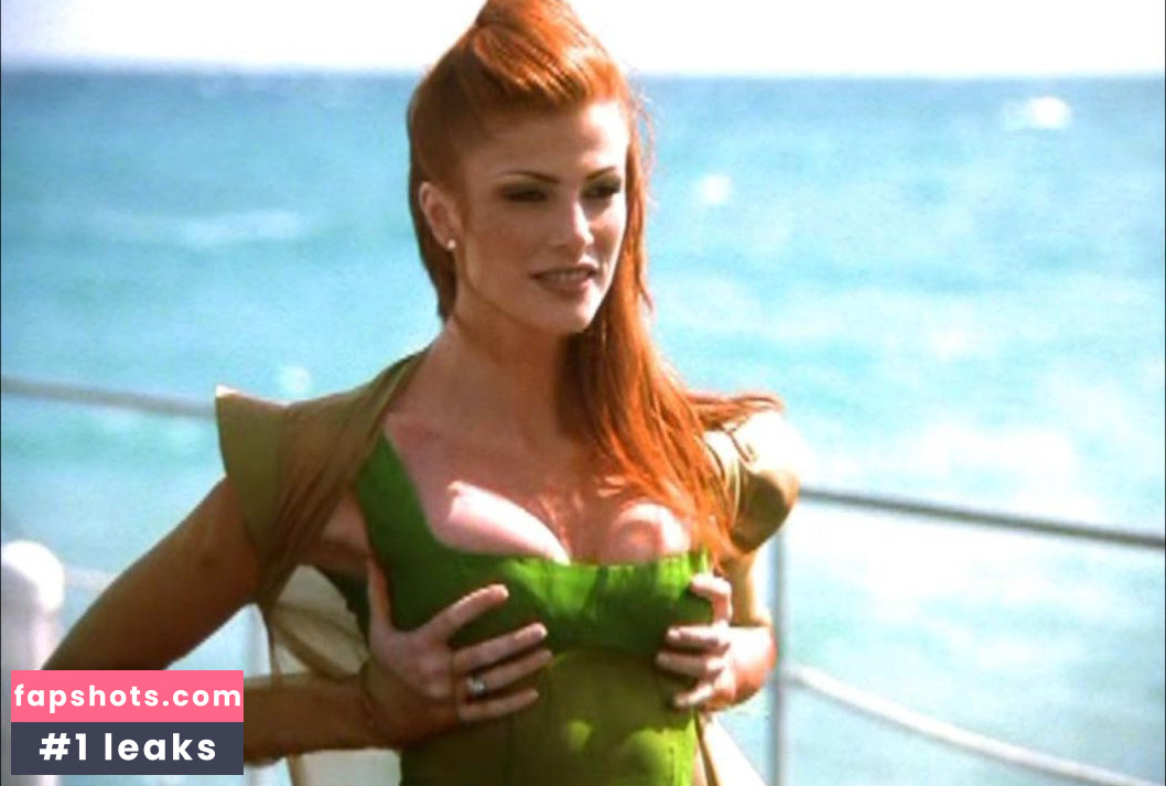 Angie Everhart gallery photo #45