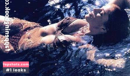 Angie Everhart gallery photo #8