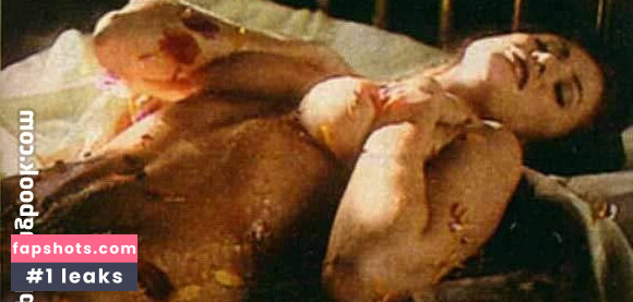 Angie Everhart gallery photo #9