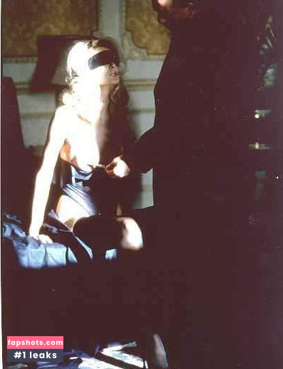 Angie Everhart gallery photo #92