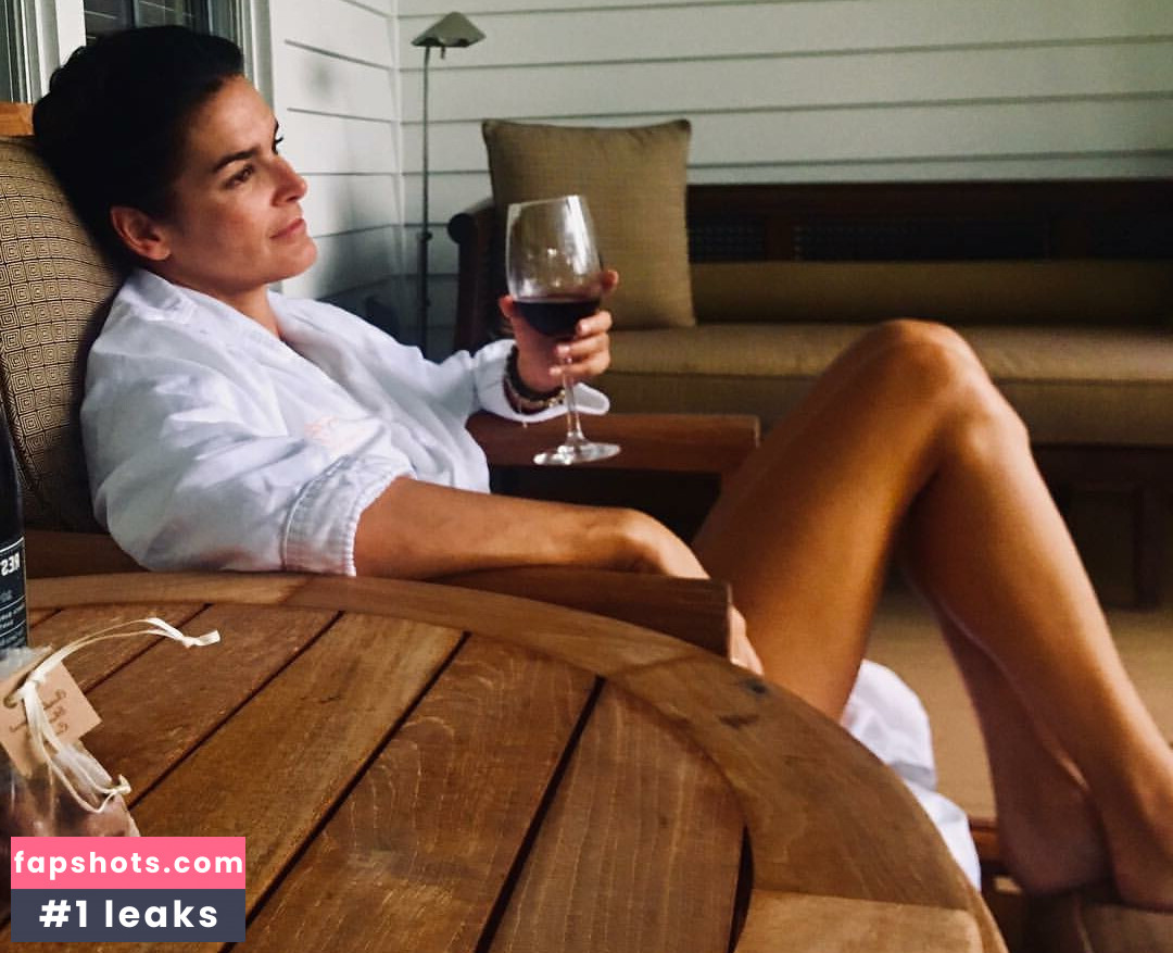 Angie Harmon gallery photo #51