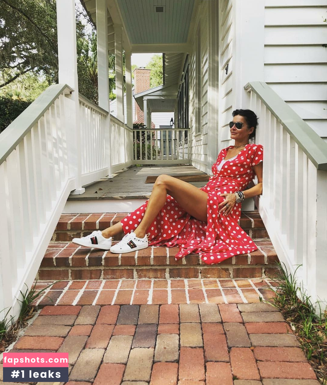 Angie Harmon gallery photo #52