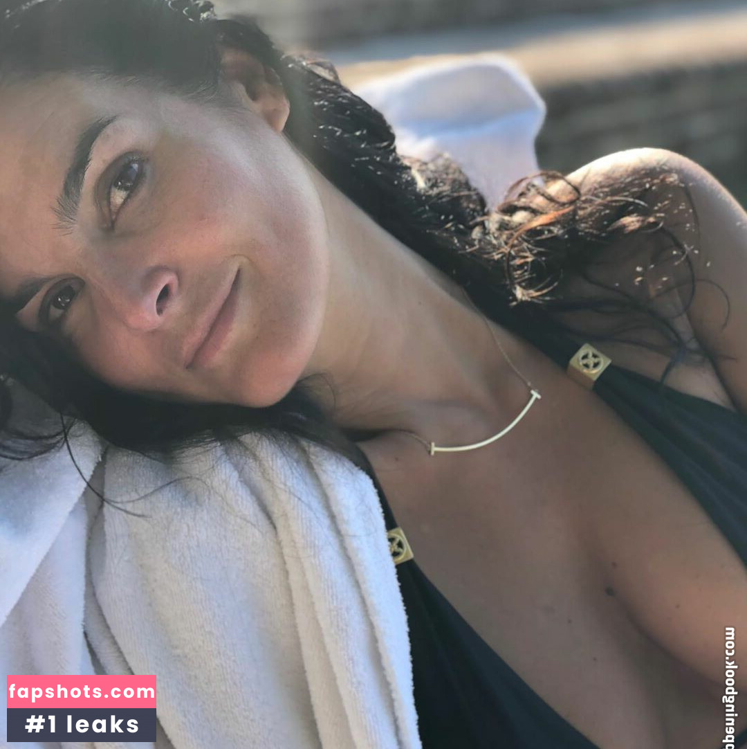 Angie Harmon gallery photo #71