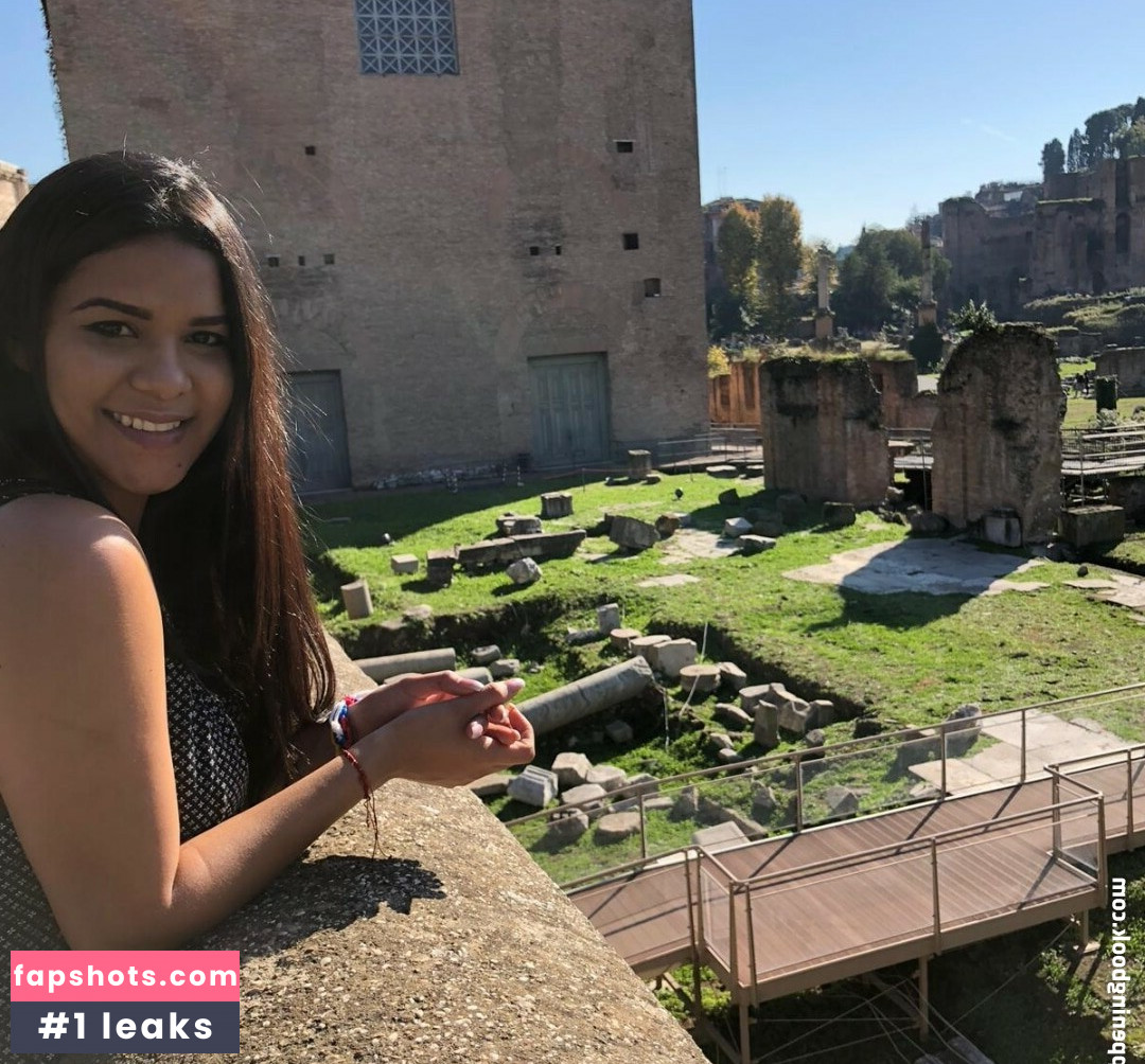 Angie Rivas gallery photo #10