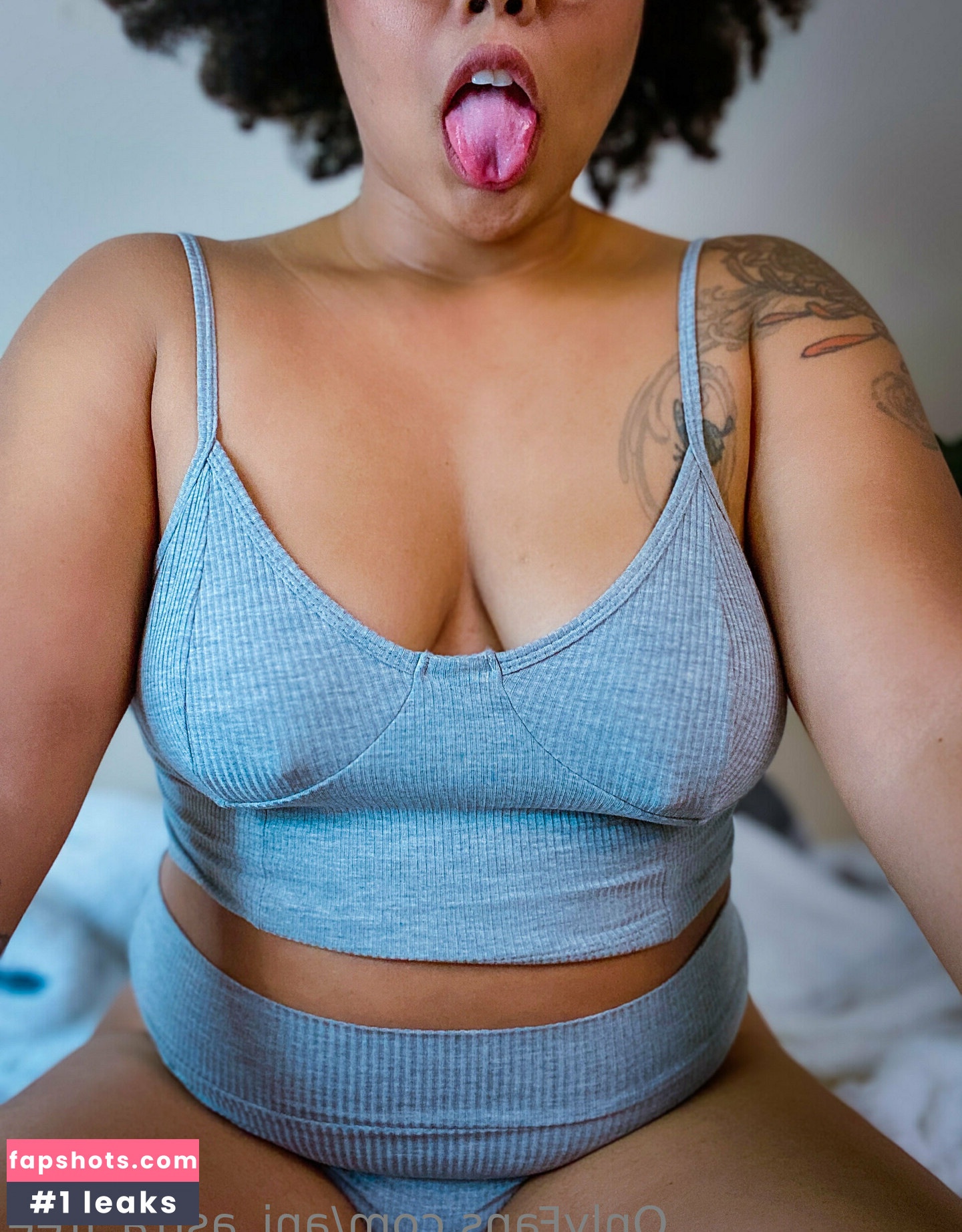 ani_astra_free gallery photo #3