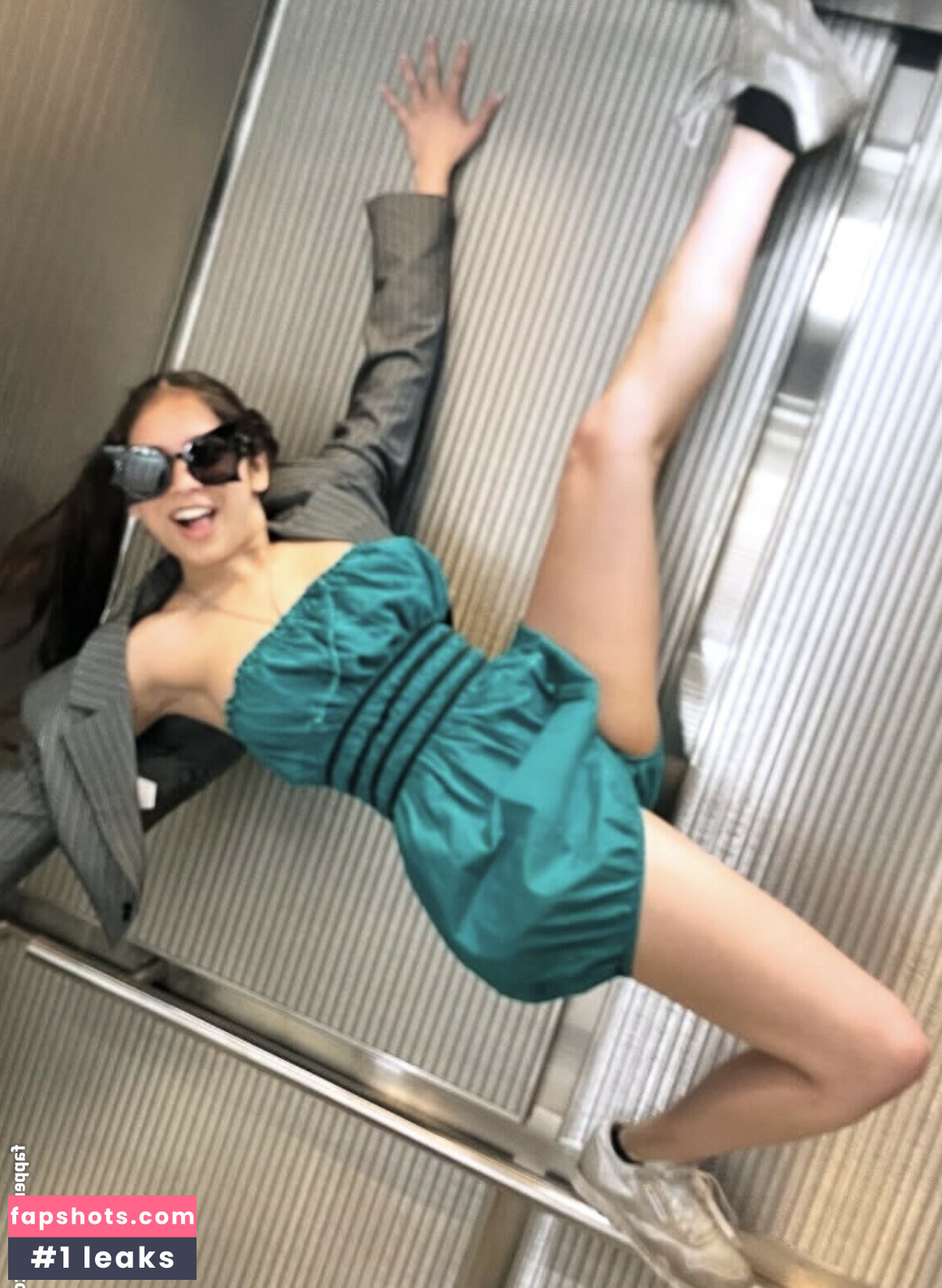 Anika Vishwanath nude babe gallery