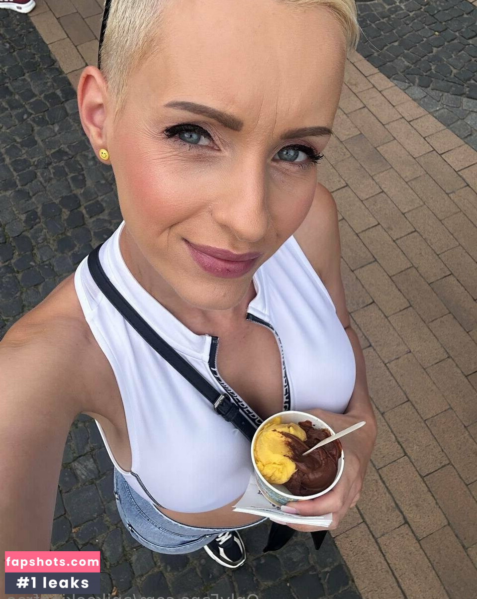 anikeekinafree nude babe gallery